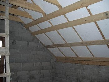 Чем утеплить крышу дома лучше: подборка материалов для
 утепления