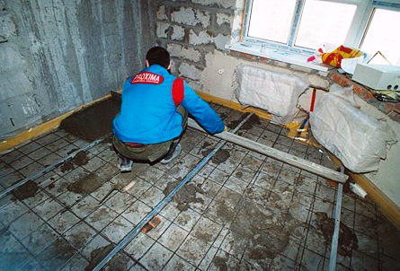 Стяжка пола
 своими руками в
 бане — бетонная и сухая