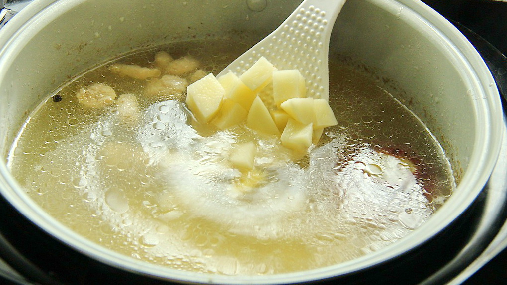Рецепт летнего супа с крапивой и щавелем