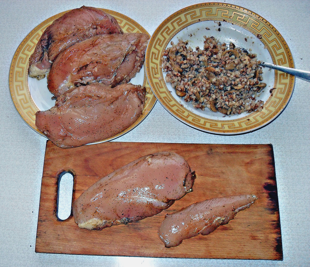 Куриное филе, фаршированное гречкой с грибами в сливочно-грибном соусе