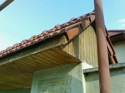 Подшивка карниза крыши: чем
 и тем иль иным способом обшить