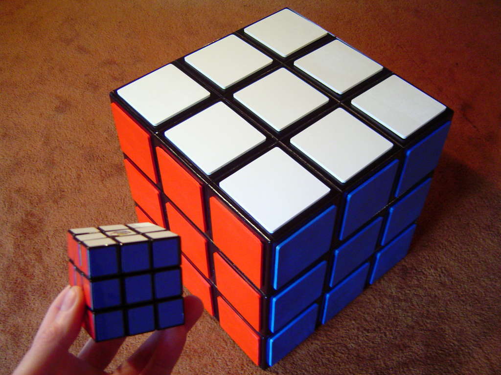 Комод в виде кубика Рубика