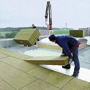 Чем утеплить крышу дома лучше: подборка материалов для
 утепления