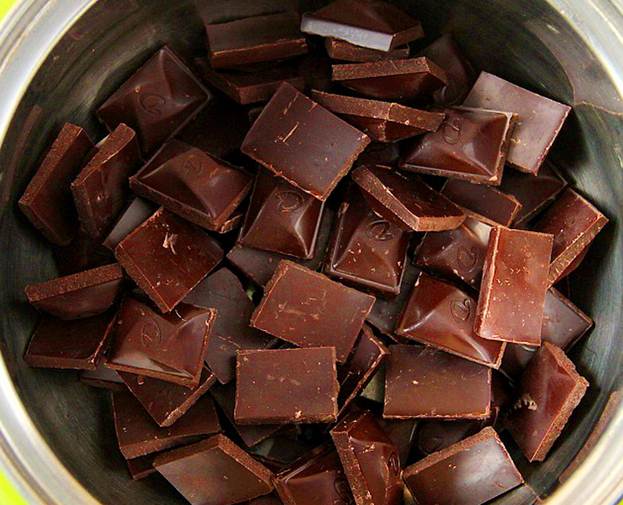 Рецепт шоколадного мусса с грушей в коньяке