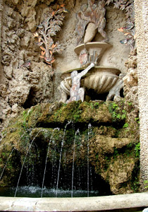 Каскад и водопад в саду регулярного стиля