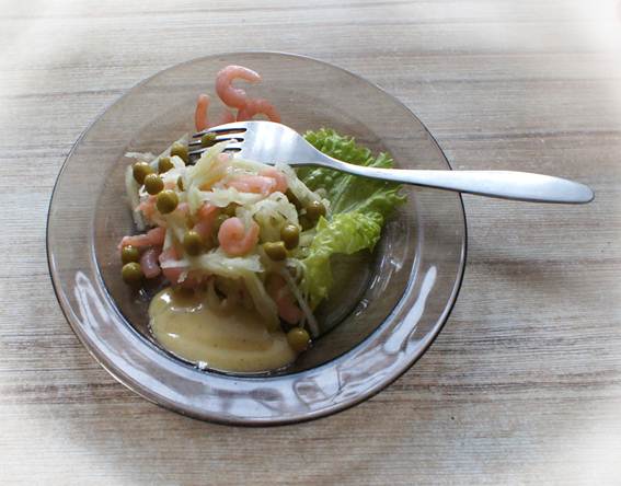 Простой фото-рецепт вкусного легкого салата с креветками