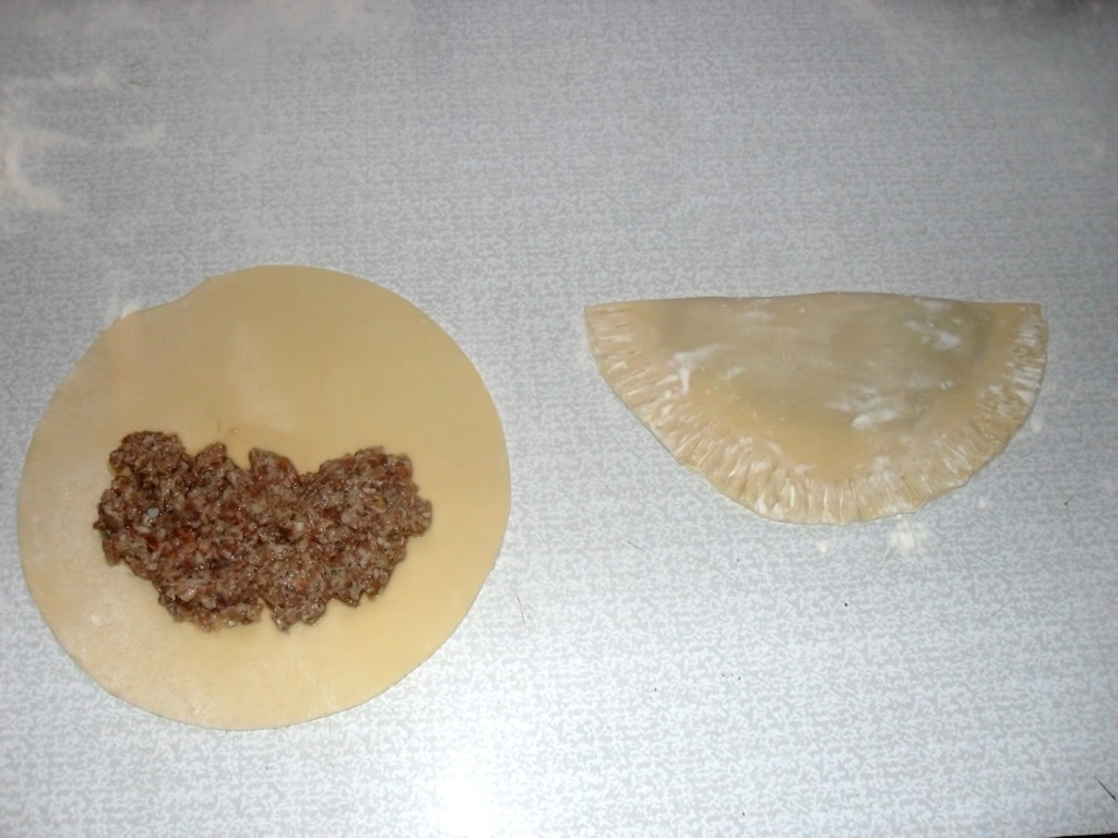Пошаговый фото-рецепт приготовления крымских чебуреков с мясом
