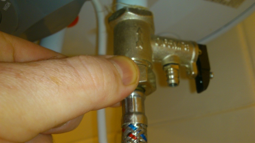 Как чисто установить водонагреватель своими руками