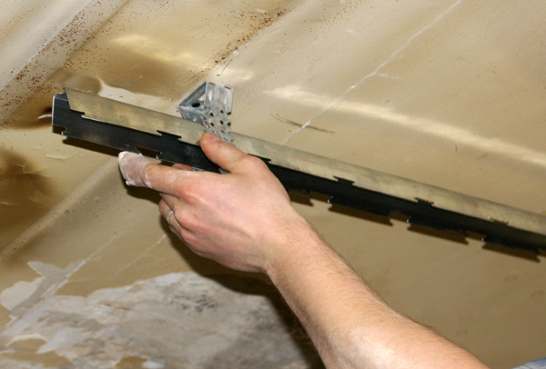 Мастер-класс: спецмонтаж реечного потолка своими руками