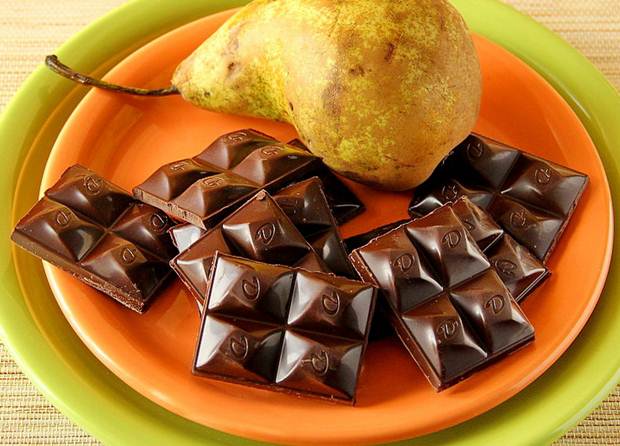 Рецепт шоколадного мусса с грушей в коньяке