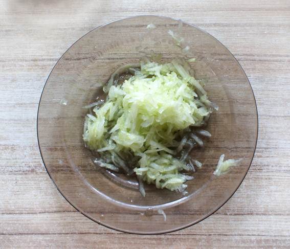 Простой фото-рецепт вкусного легкого салата с креветками